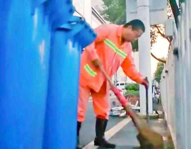 a street cleaner only eats noodles