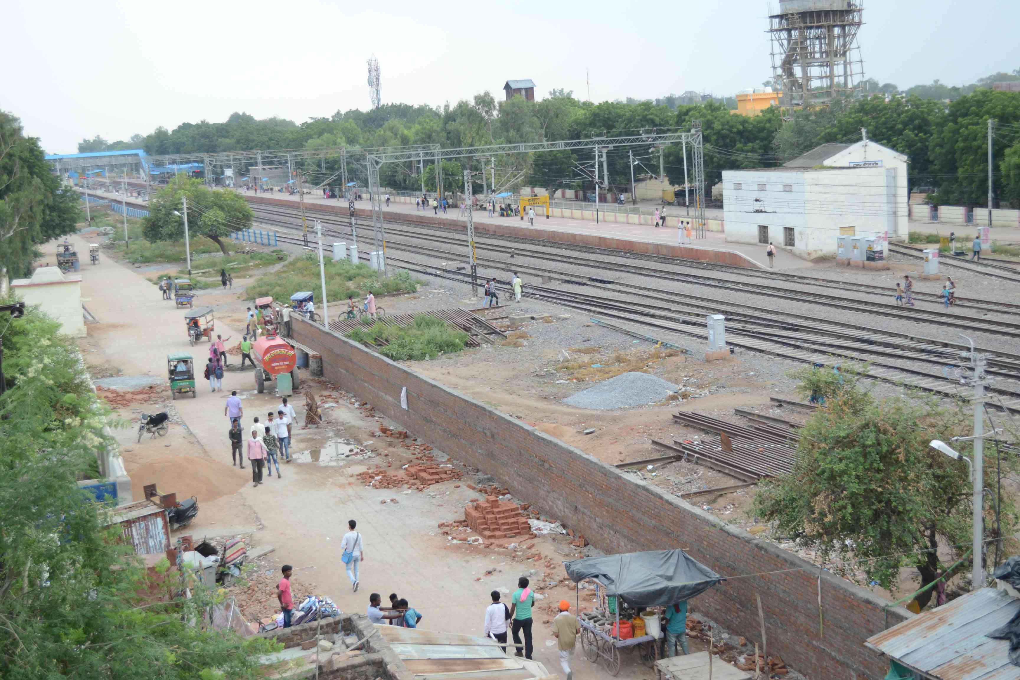 indian railway, indian railway built wall, death on railway track, death by train cut