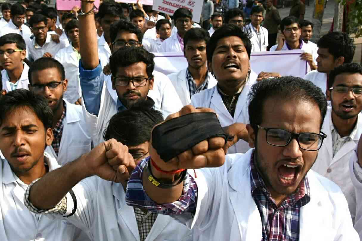 private doctors and interns also start strike patients in tension