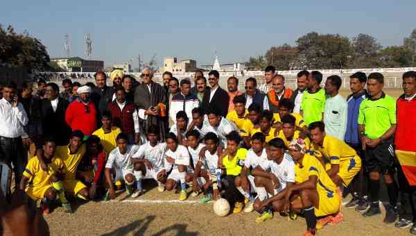 Football players with TS Singhdeo