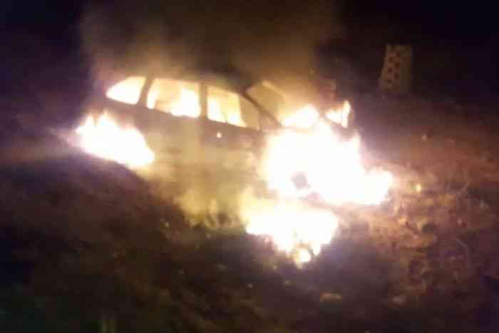 fire in car at jaipur sikar