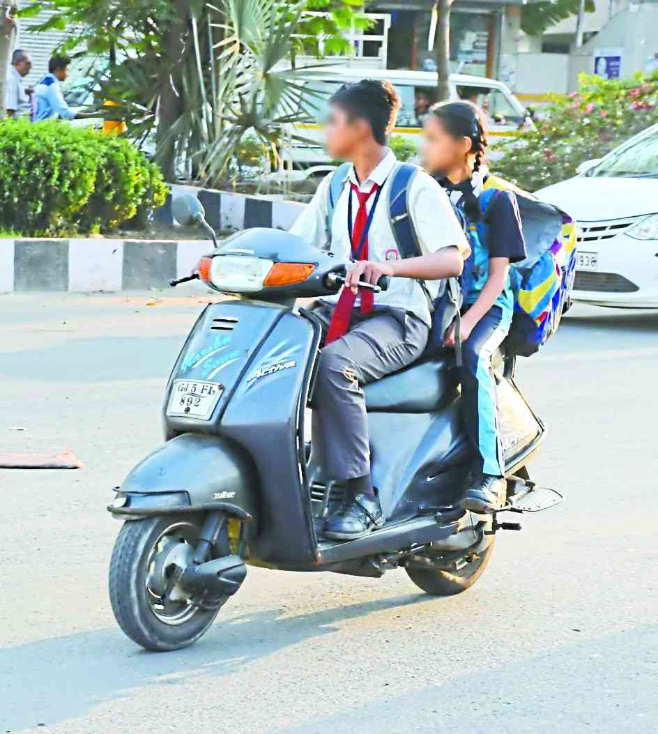 no strictness on the helmet in surat schools..