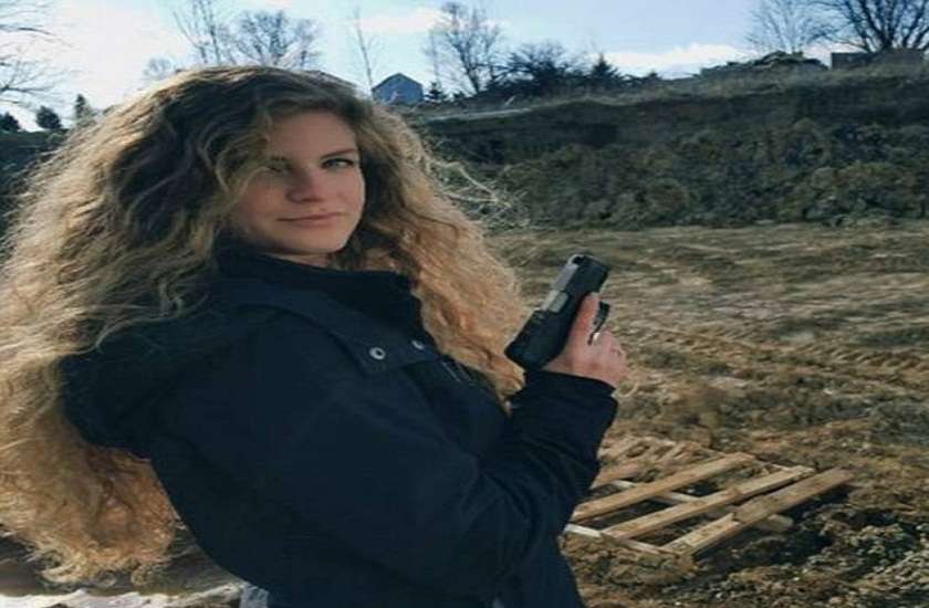 Gun loving Ohio college student wears AR 10 graduation photos
