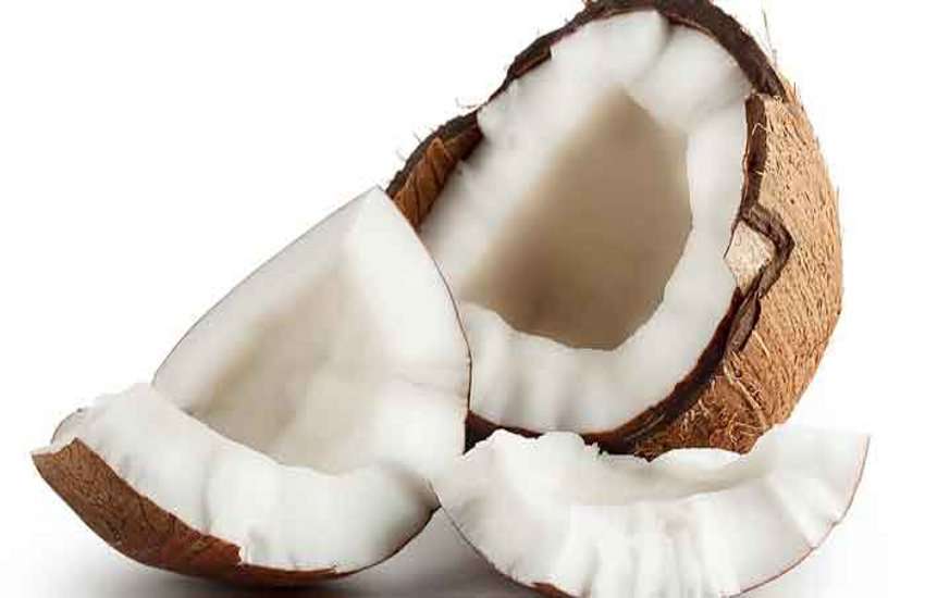 रात में सोने के पहले खा लें नारियल का एक टुकड़ा, मिलेंगे ये 7 फायदे