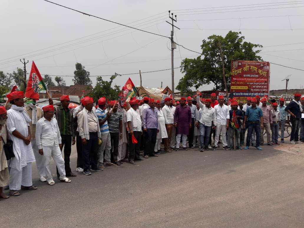 Samajwadi party workers protest