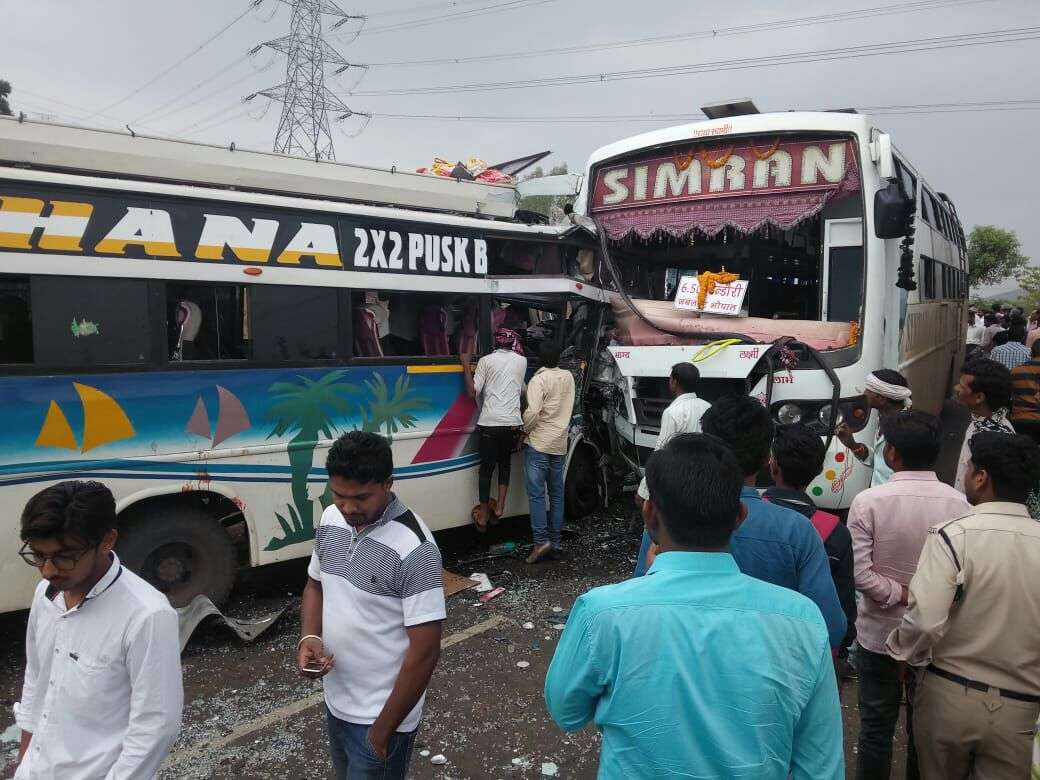 big accident, do bus ke beech jordar takkar, kai yatri ghayal