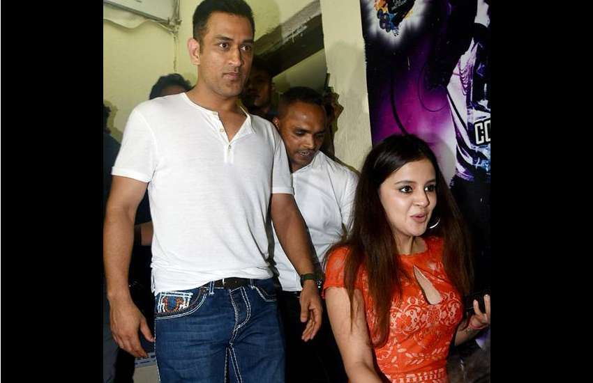 ms dhoni with family at race 3 screening