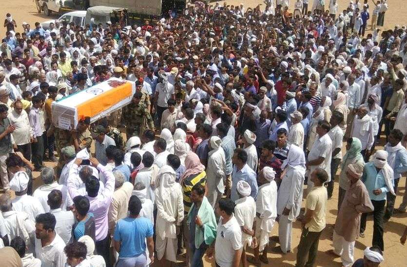 funeral of martyr ASI GD ramniwas in native village dabala sikar