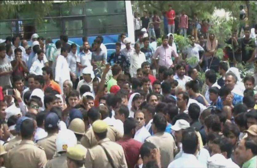 clash between Police and protesters 