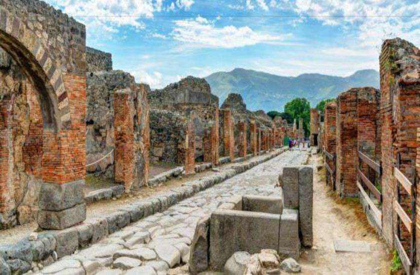 इटली का प्राचीन शहर पोम्पेइ