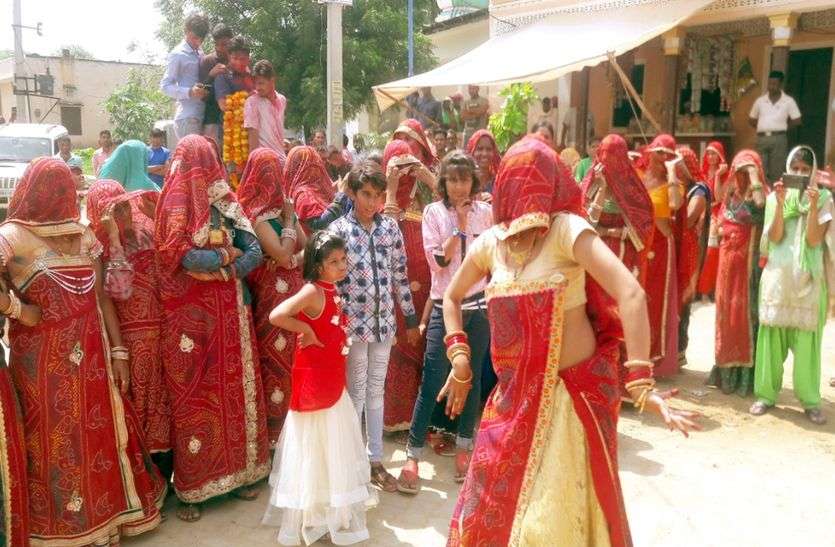 Rajasthani woman dance