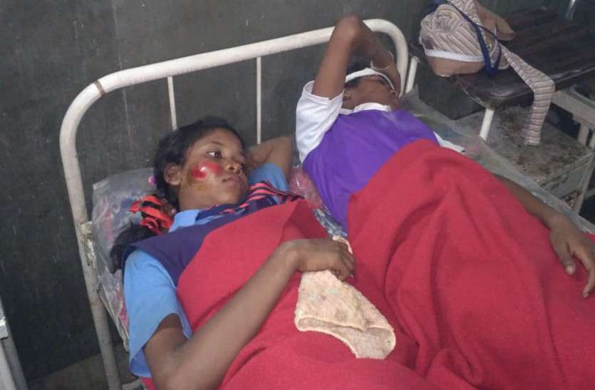 Breaking : मड़ई मेला से घर लौट रहे छात्रों से भरी पिकअप पलटी, 38 बच्चे घायल, 10 छात्रों का प्राथमिक इलाज के बाद कटघोरा अस्पताल किया रेफर