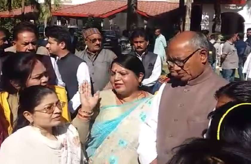 lady congress leader unique demand from digvijay singh
