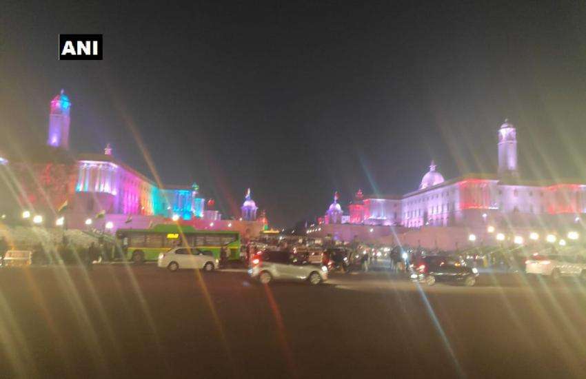 गणतंत्र दिवस: राजपथ पर दिखा मनमोहक तस्वीरें, लेजर लाइट से इमारतों को किया गया रोशन