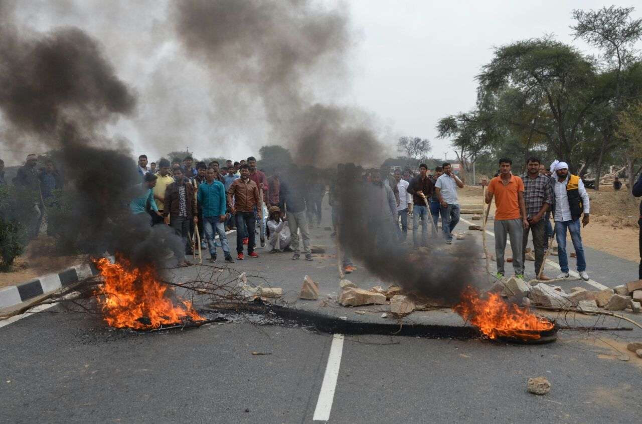 जिले में बुधवार को गुर्जर आंदोलन के दौरान हुए उपद्रव, पथराव और गोलीबारी की घटना से माहौल तनावपूर्ण बना हुआ है।