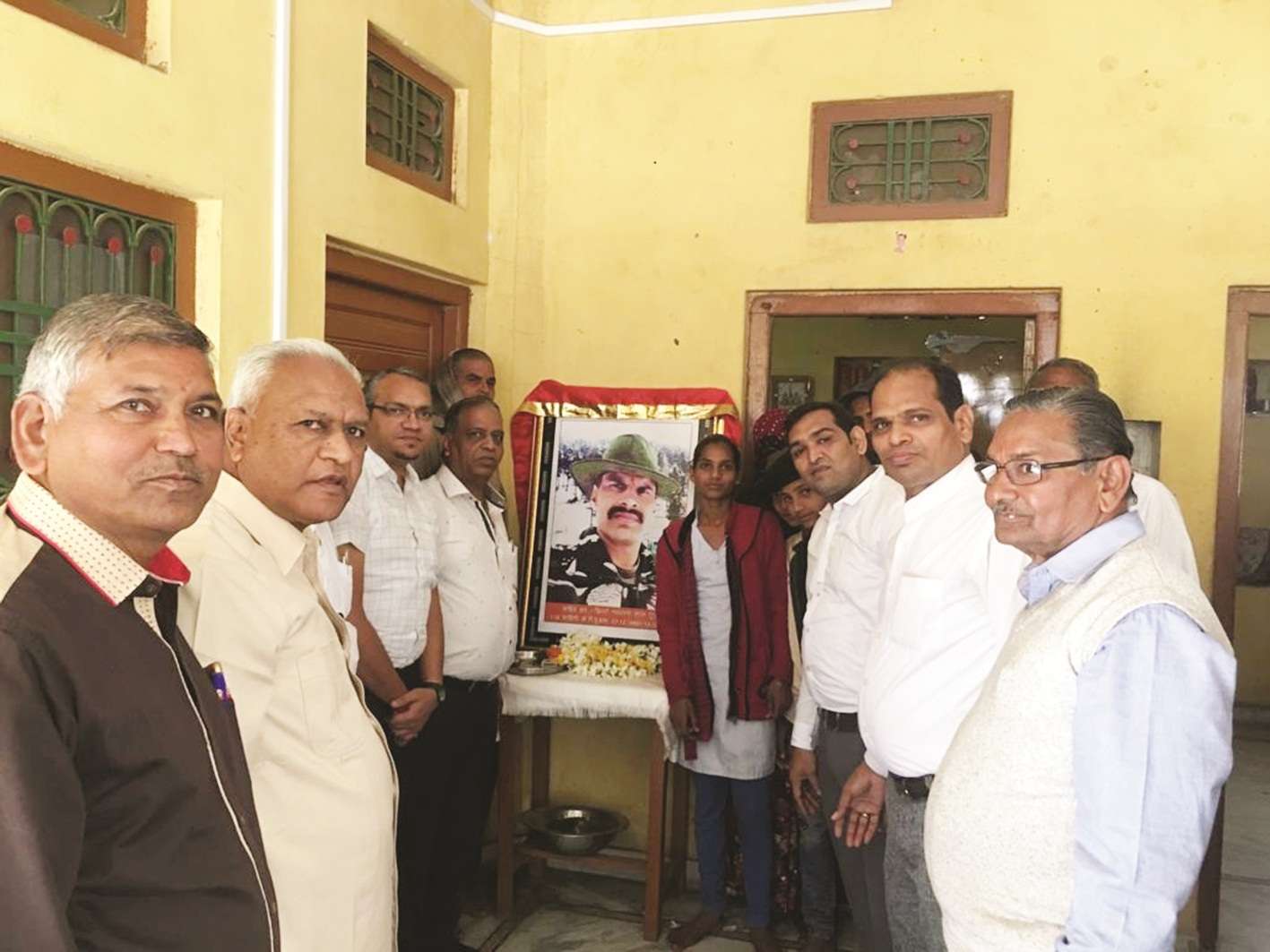 मदद: राजस्थान के राजसमंद जिले के बिनोल गांव के शहीद नारायण गुर्जर के परिजनों को सौंपी एफडी