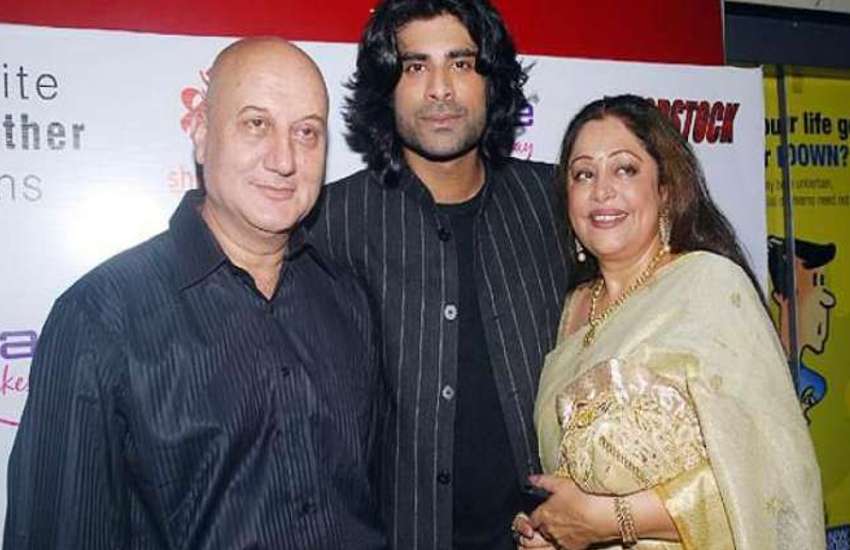 Anupam Kher with wife