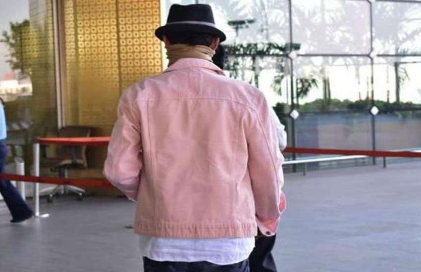 Irrfan Khan was spotted at mumbai airport hiding face 
