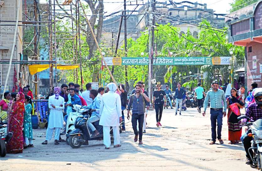 cement divider become headache for traffic police gwalior