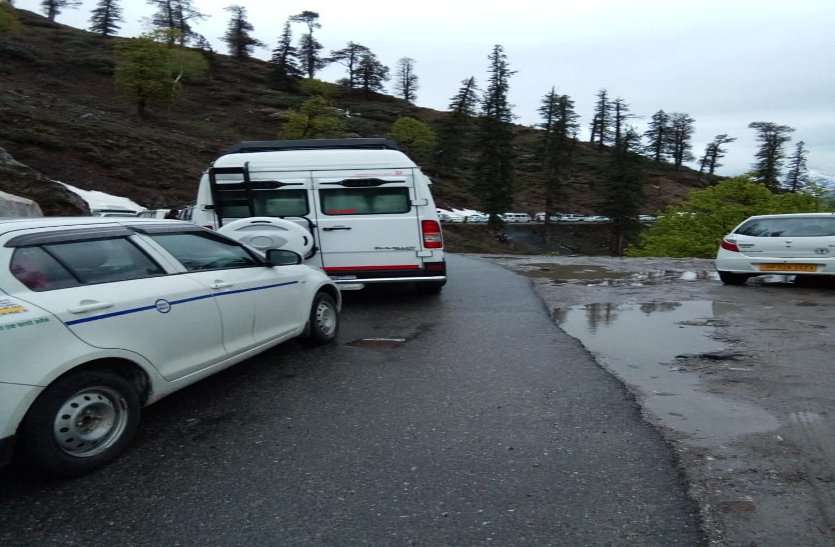 Landslide in Manali, 500 vehicles and 3,000 people stranded