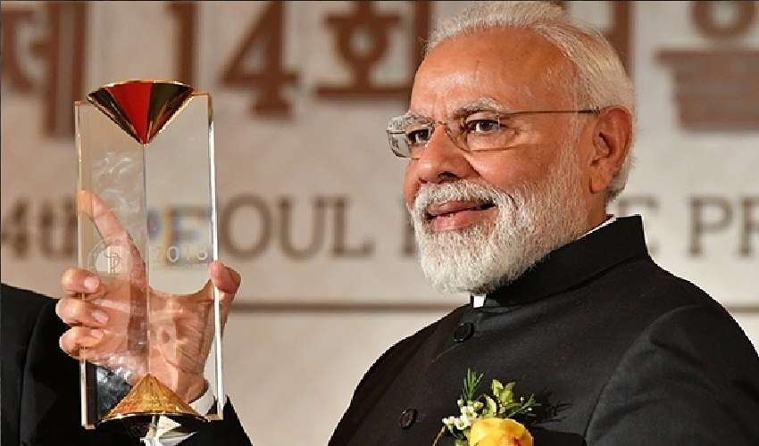 PM Modi with Seoul peace award