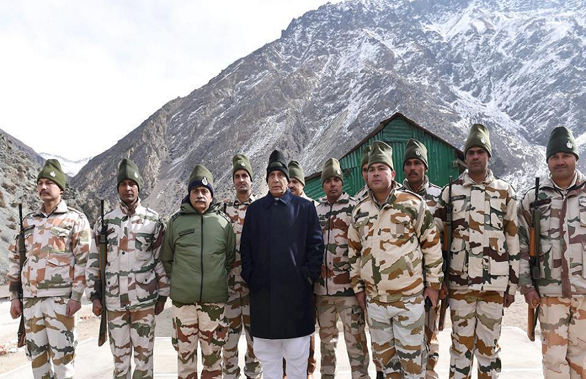 सियाचिन पहुंचे रक्षा मंत्री राजनाथ सिंह, सीमा पर तैयारियों का लेंगे जायजा