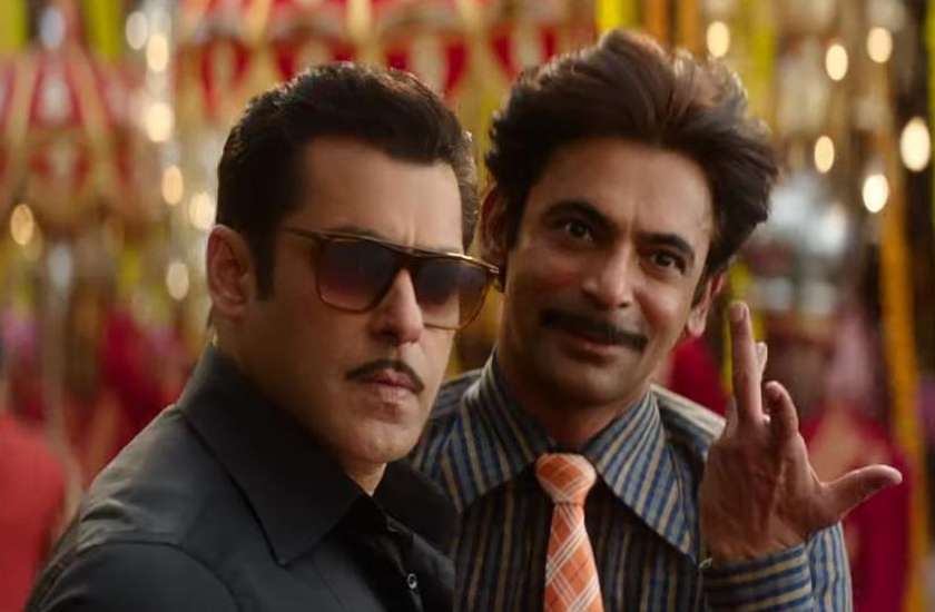 salman-khan-fan-books-entire-theatre-for-bharat-first-day-show