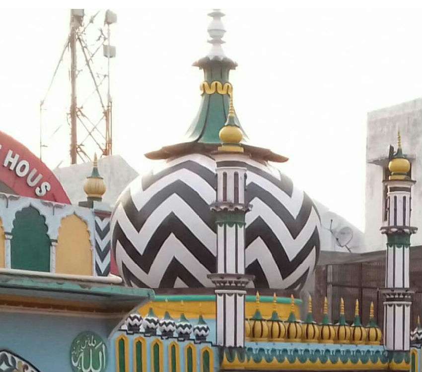 Controversy in Ala Hazrat family,Followers arrived dargah ala hazrat