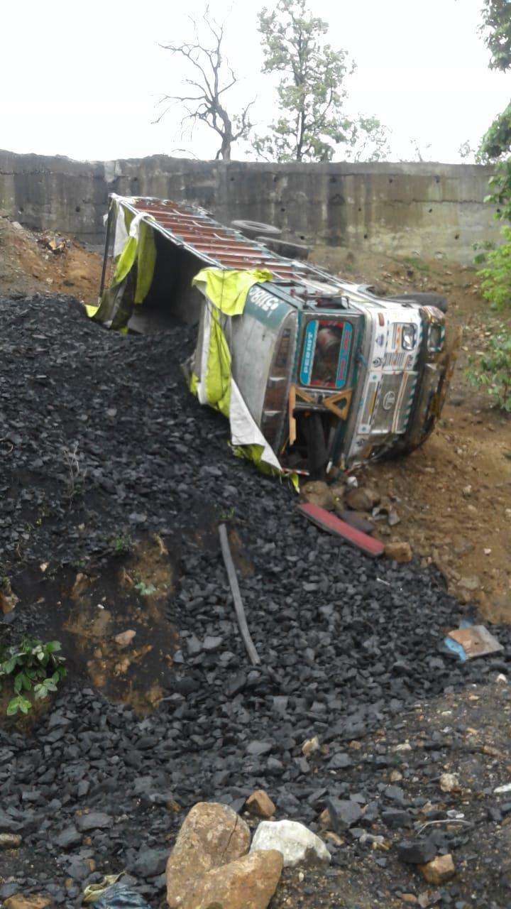 Truck driver dies in accident in Bilaspur Chhattisgarh