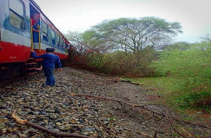 TRAIN ACCIDENT INDIAN RAILWAY NEWS