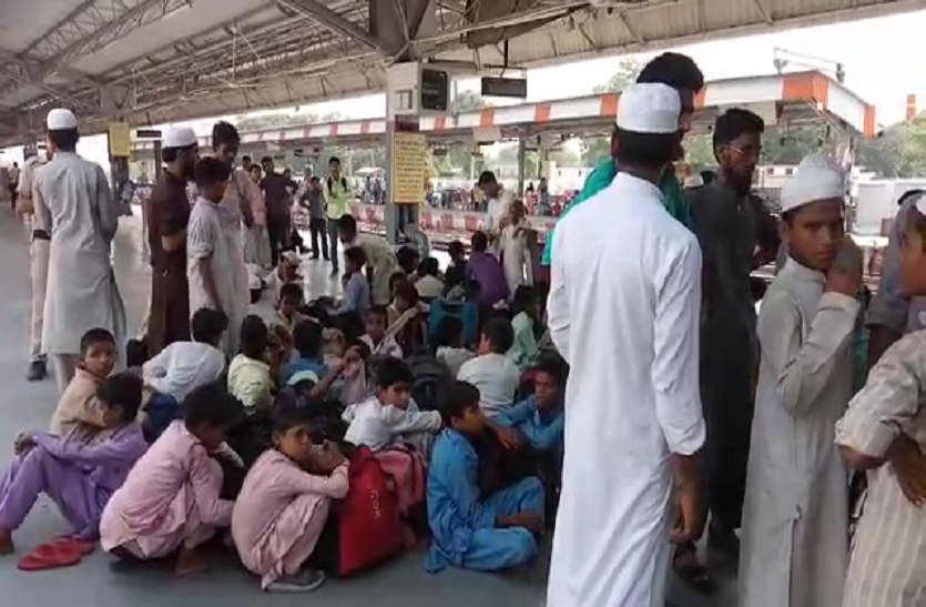 170 Muslim boys landed in Bareilly, suspected of human trafficking