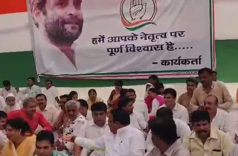 Rajasthan Congress Workers Protesting To Convince Rahul Gandhi