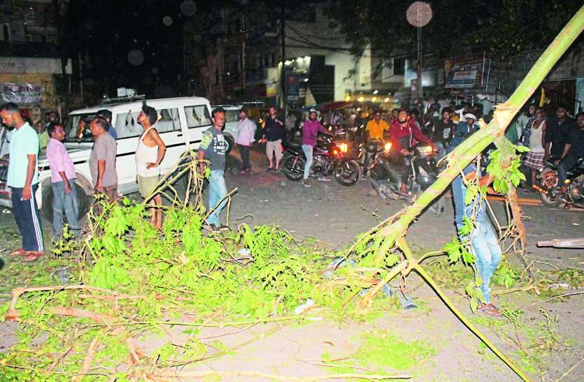 gwalior people trashed mpmkvvcl vehicle in anger
