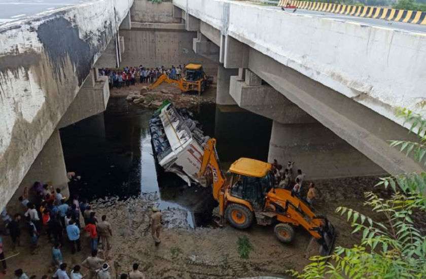 Yamuna Expressway Accident 