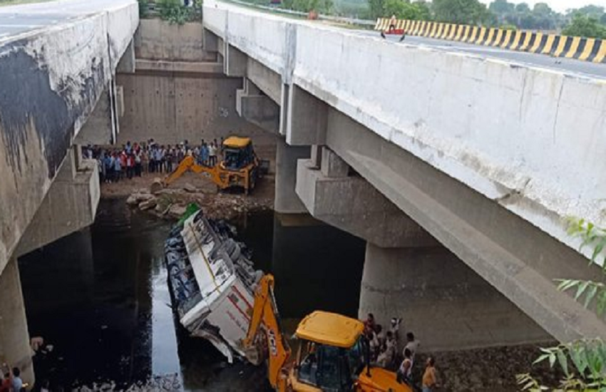 Delhi Agra Yamuna Expressway Accident