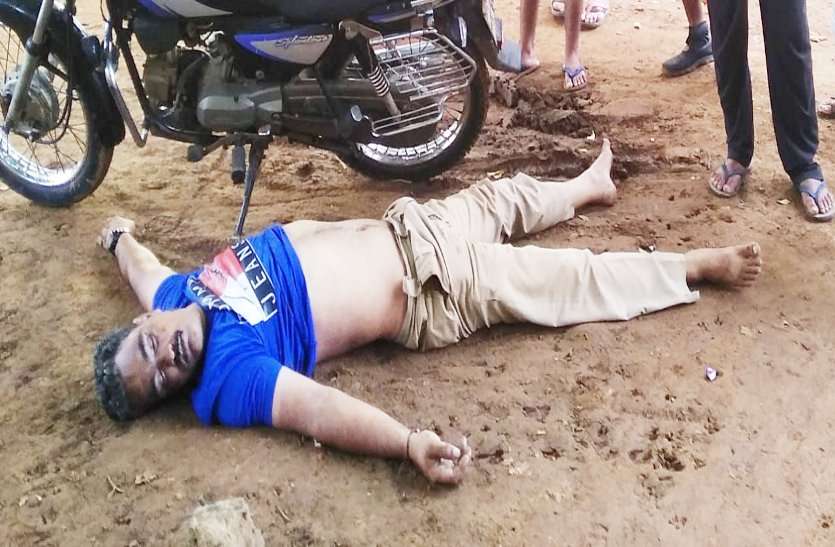 police constable dead body found in shivpuri