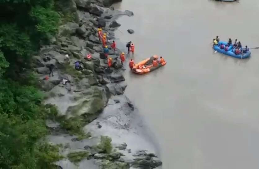 Car Fell In Teesta River: Search Operation Intervened By Om Birla