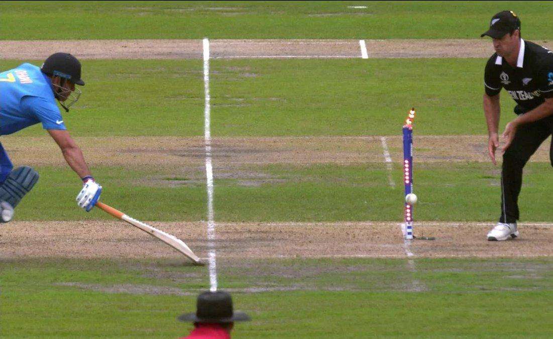 Dhoni Run Out 