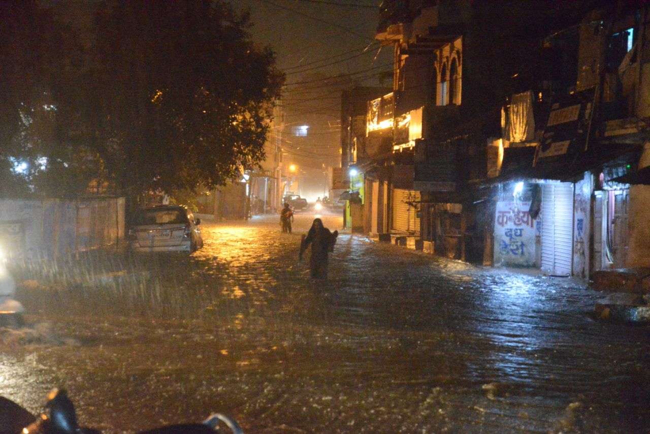 high alert in jabalpur, heavy rain warning
