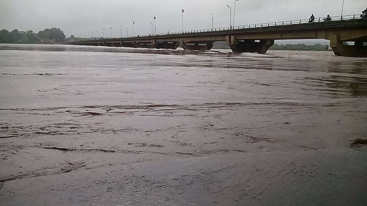dangerous flood video of narmada river