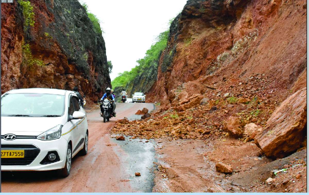 Debris falling in the rain on the Khamanor-Balicha route