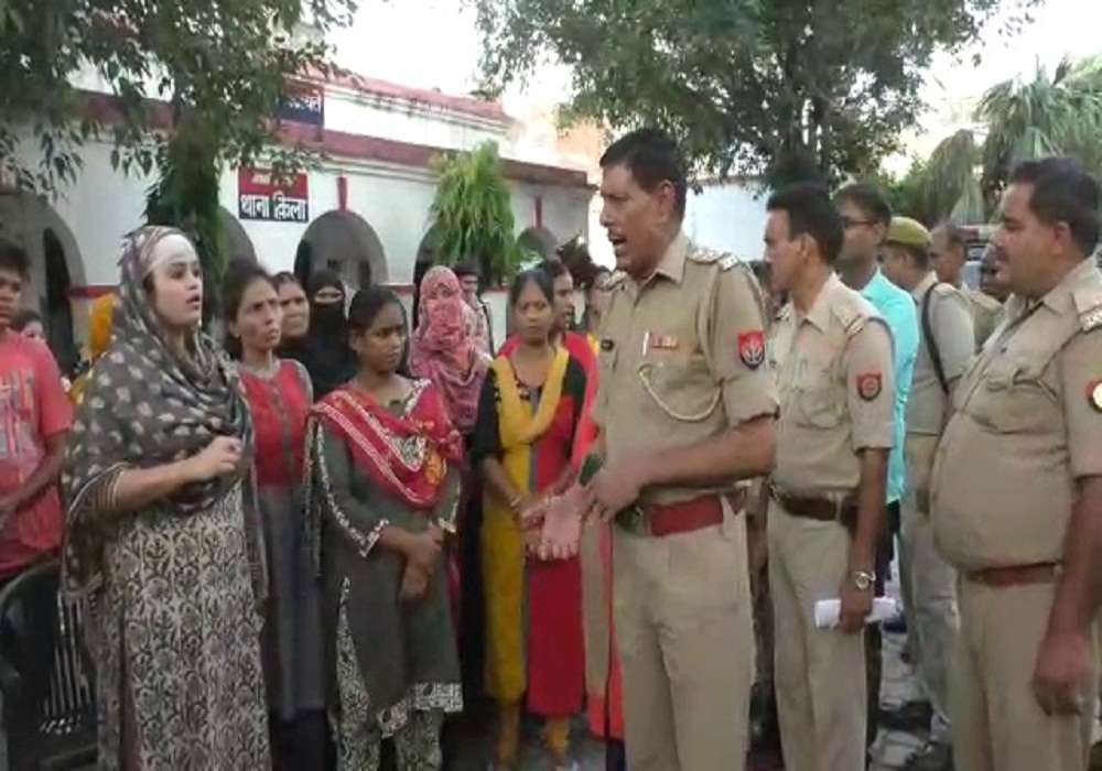 Talaq victim women protest in police station