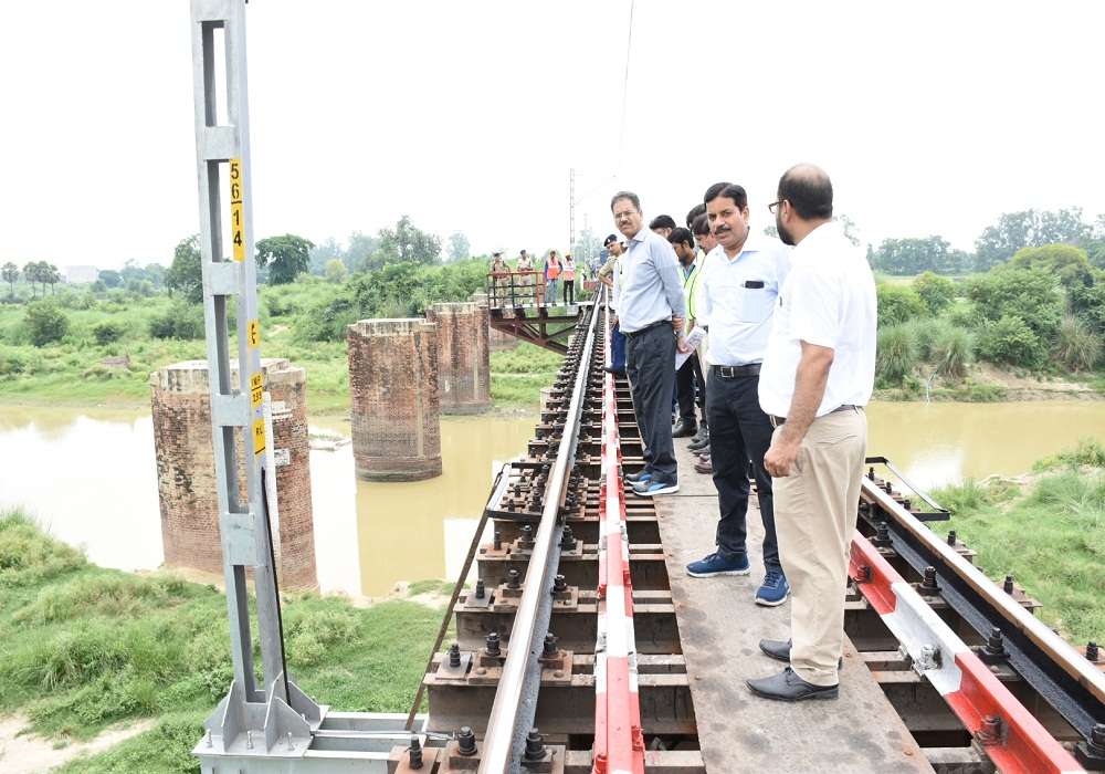 CRS inspects Kannauj-Kalyanpur railway line