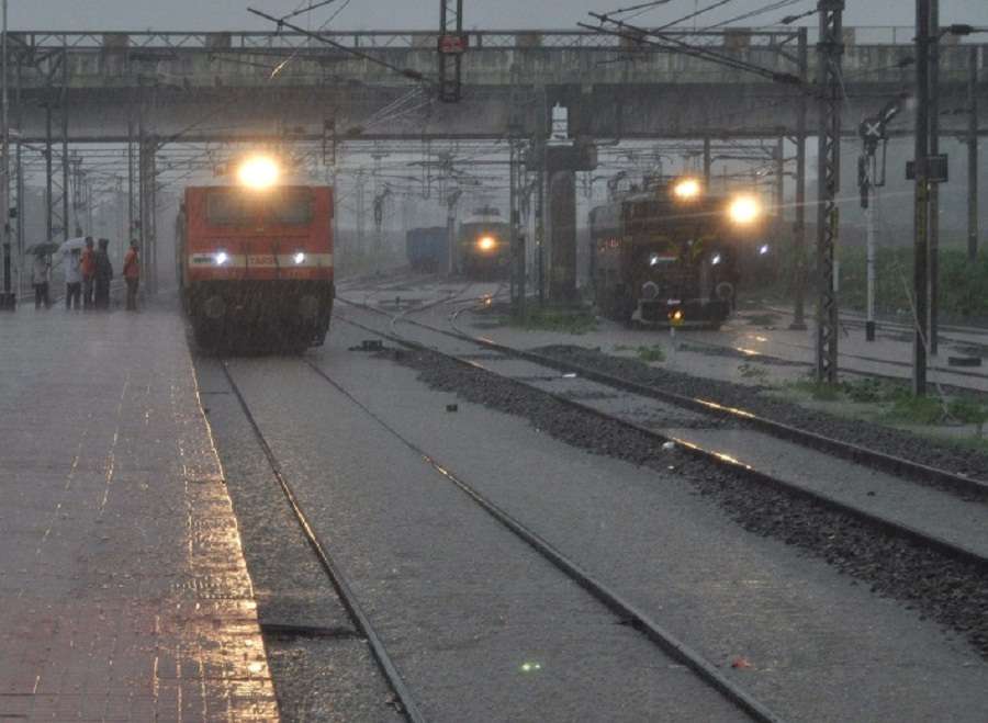Record 11 inches of rain in Khandwa, water filled on railway track