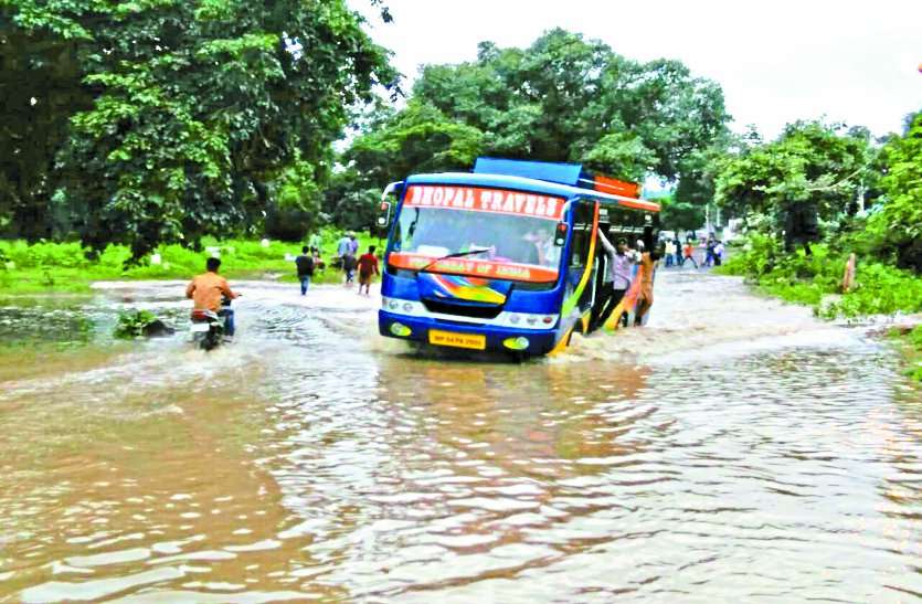 बारिश से MP हुआ तरबतर: फिर खड़ी हुई मुसीबत जिलेेभर के रास्ते हुए बंद-जानें अपने क्षेत्र का हाल