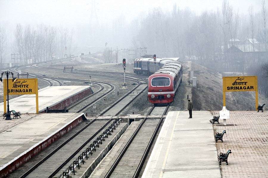 Indian Railways: कश्मीर में रोज लाखों का नुकसान झेल रही रेलवे!