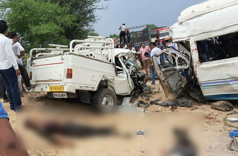 Photos: जोधपुर में ट्रेवलर और कैम्पर की भीषण भिड़ंत, 16 लोगों की मौत