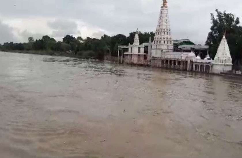 फिर भारी बारिश से खोले गए गांधी सागर डैम के 8 गेट, 7वीं बार डूबा पशुपतिनाथ मंदिर, 14 जिलों में येलो अलर्ट