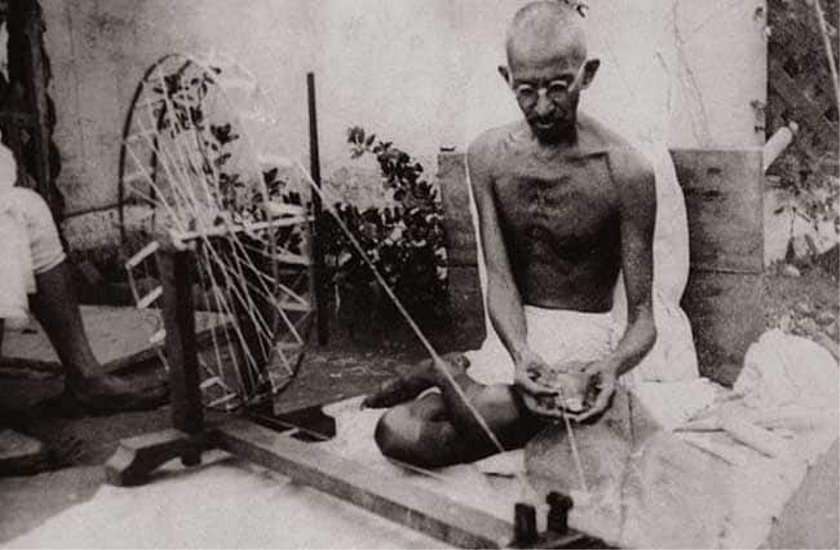 विचार मंथन : सत्य, सेवा और सच्ची धार्मिकता का मार्ग में सुविधाओं की अपेक्षा कष्ट ही अधिक उठाने पडते हैं- महात्मा गांधी