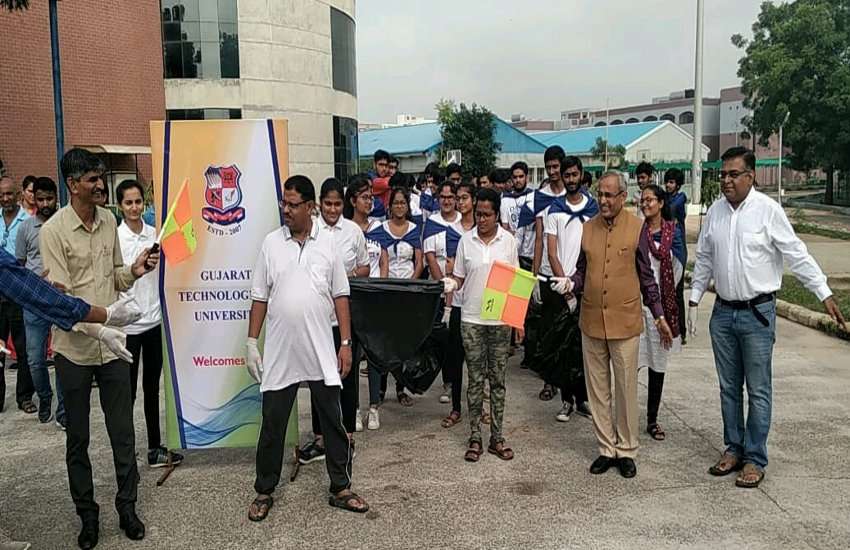 Ahmedabad News: विद्यार्थियों को प्रेरित करने के लिए जीटीयू कुलपति, कुलसचिव ने किया ऐसा काम